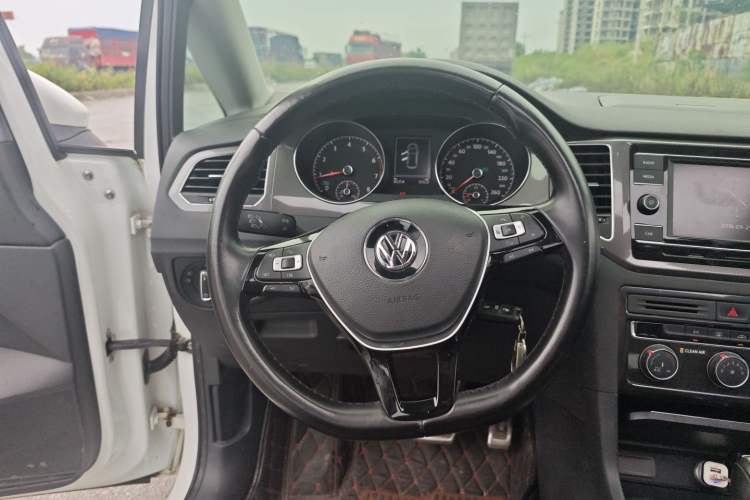Used Volkswagen Golf Sportsvan 2018 230TSI Automatic Trend Edition Steering Wheel
