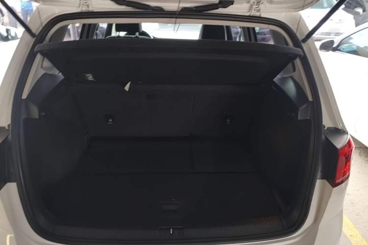 Used Volkswagen Golf Sportsvan 2018 230TSI Automatic Trend Edition Trunk