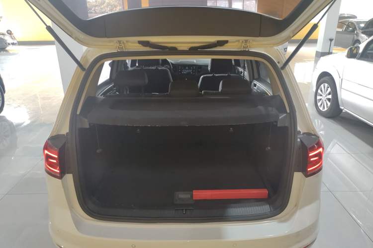 Used Volkswagen Golf Sportsvan 2018 230TSI Automatic Trend Edition Trunk