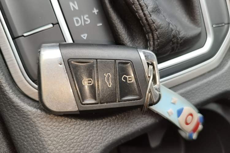 Used Volkswagen Golf Sportsvan 2018 1.6L Automatic Comfort Model Vehicle Key