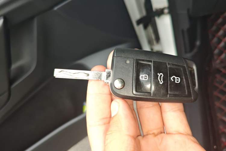 Used Volkswagen Golf Sportsvan 2018 1.6L Automatic Comfort Model Vehicle Key