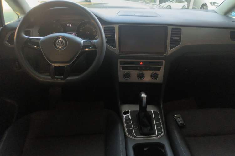 Used Volkswagen Golf Sportsvan 2018 1.6L Automatic Comfort Model Center Console