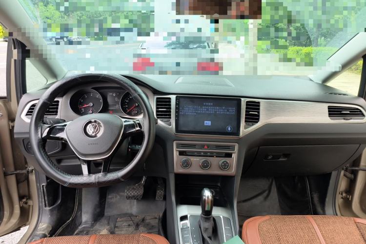 Used Volkswagen Golf Sportsvan 2018 1.6L Automatic Comfort Model Center Console