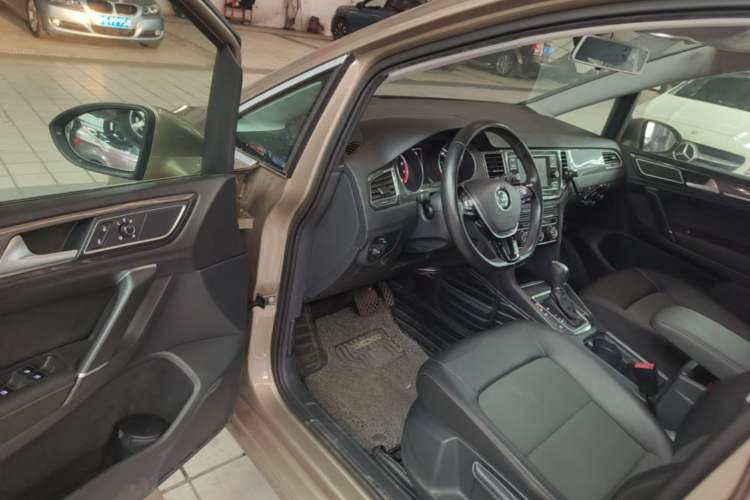 Used Volkswagen Golf Sportsvan 2018 230TSI Automatic Trend Edition Driver Seat