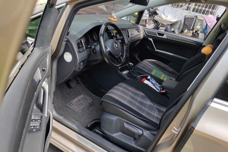 Used Volkswagen Golf Sportsvan 2018 230TSI Automatic Trend Edition Driver Seat
