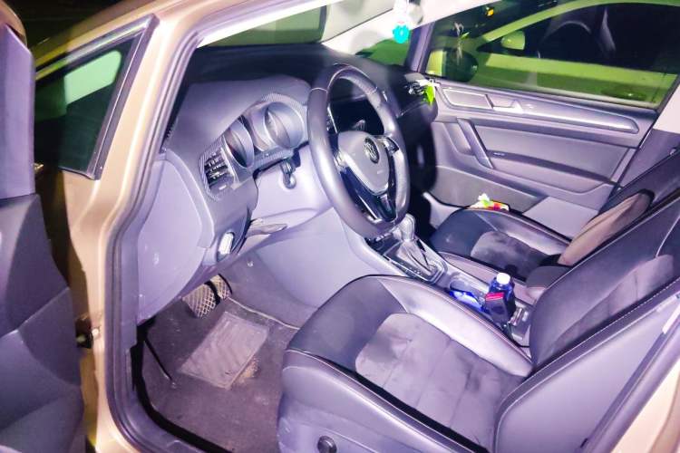 Used Volkswagen Golf Sportsvan 2018 230TSI Automatic Luxury Model Driver Seat