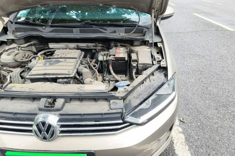 Used Volkswagen Golf Sportsvan 2018 1.6L Automatic Comfort Model Engine Bay Left