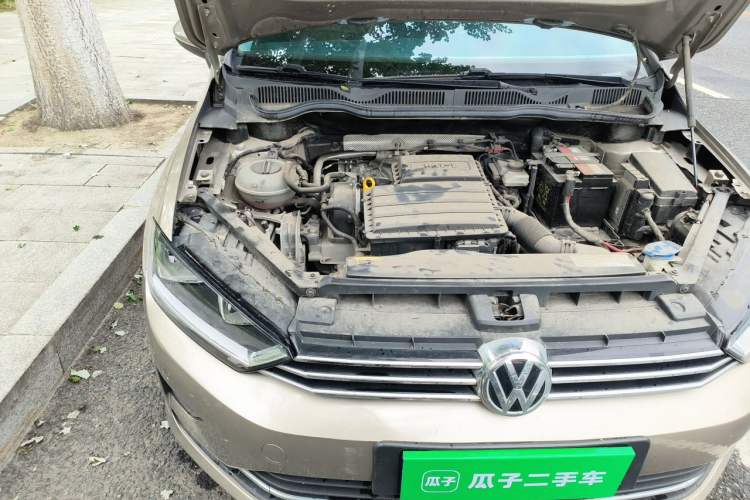 Used Volkswagen Golf Sportsvan 2018 1.6L Automatic Comfort Model Engine Bay Right