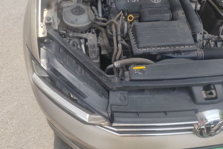 Used Volkswagen Golf Sportsvan 2018 230TSI Automatic Trend Edition Engine Bay Right