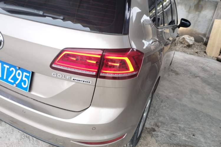 Used Volkswagen Golf Sportsvan 2018 1.6L Automatic Comfort Model Exterior 1