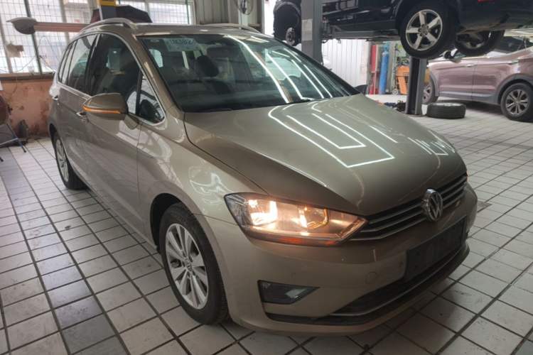 Used Volkswagen Golf Sportsvan 2018 230TSI Automatic Trend Edition Front Right 45 Deg