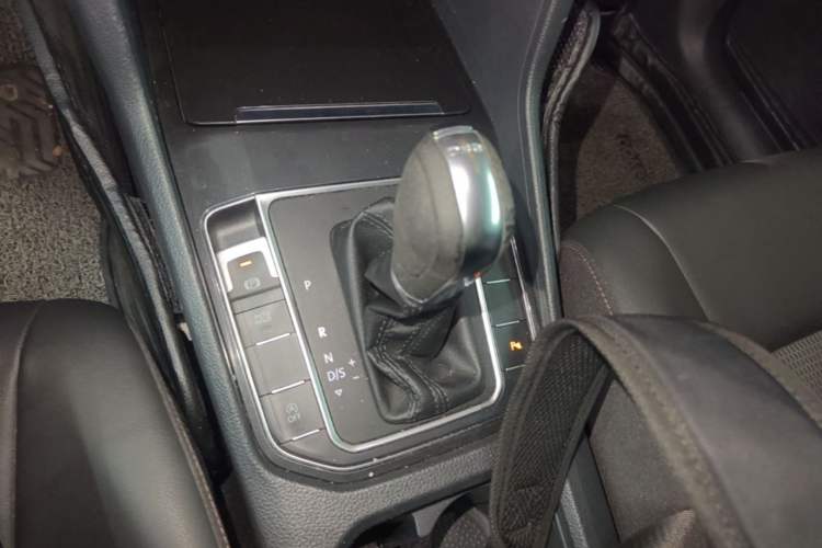 Used Volkswagen Golf Sportsvan 2018 230TSI Automatic Trend Edition Gear Lever