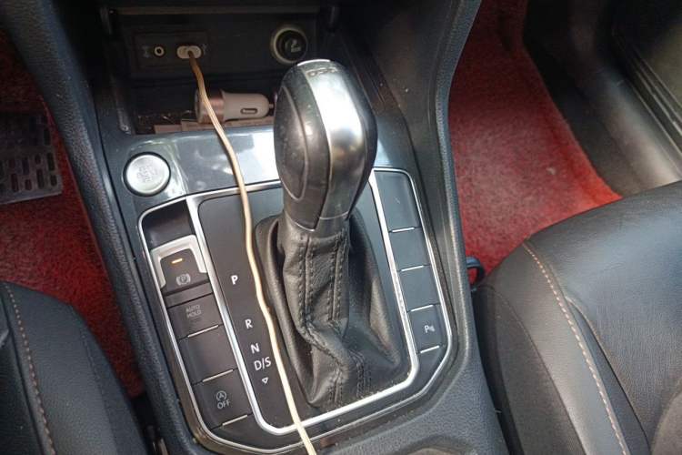 Used Volkswagen Golf Sportsvan 2018 230TSI Automatic Luxury Model Gear Lever