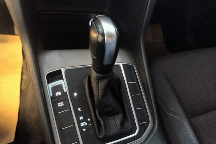 Used Volkswagen Golf Sportsvan 2018 1.6L Automatic Comfort Model Gear Lever