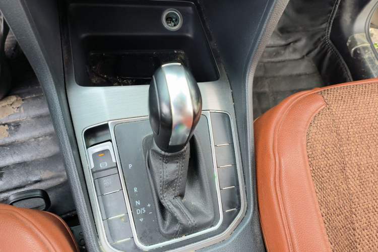Used Volkswagen Golf Sportsvan 2018 1.6L Automatic Comfort Model Gear Lever