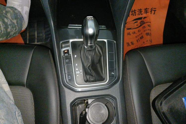 Used Volkswagen Golf Sportsvan 2018 230TSI Automatic Trend Edition Gear Lever