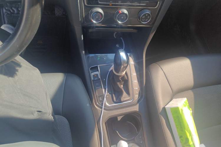 Used Volkswagen Golf Sportsvan 2018 230TSI Automatic Trend Edition Gear Lever