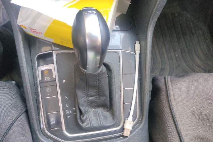 Used Volkswagen Golf Sportsvan 2018 230TSI Automatic Trend Edition Gear Lever