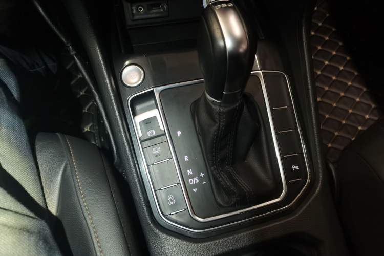 Used Volkswagen Golf Sportsvan 2018 230TSI Automatic Luxury Model Gear Lever