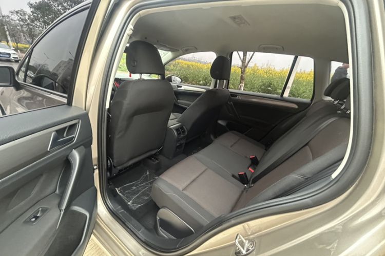 Used Volkswagen Golf Sportsvan 2018 1.6L Automatic Comfort Model Interior 2