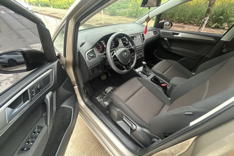 Used Volkswagen Golf Sportsvan 2018 1.6L Automatic Comfort Model Interior 3
