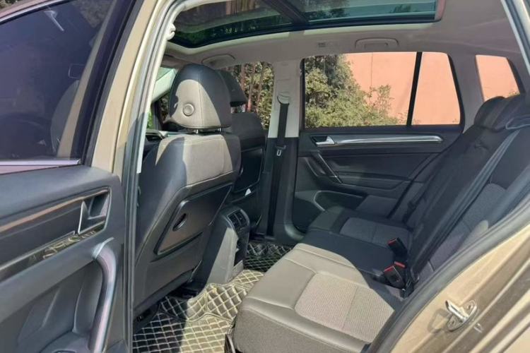 Used Volkswagen Golf Sportsvan 2018 230TSI Automatic Trend Edition Interior 3