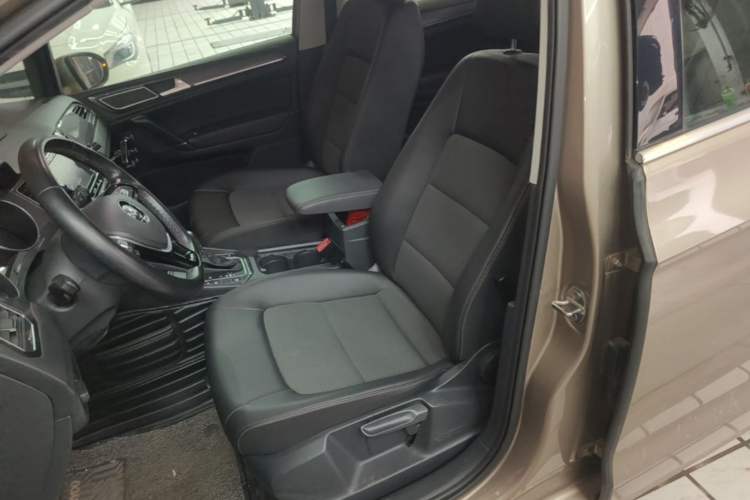 Used Volkswagen Golf Sportsvan 2018 230TSI Automatic Trend Edition Left Front Seat