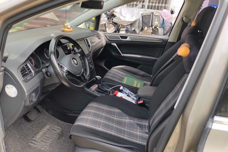 Used Volkswagen Golf Sportsvan 2018 230TSI Automatic Trend Edition Left Front Seat