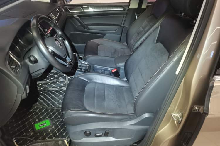 Used Volkswagen Golf Sportsvan 2018 230TSI Automatic Luxury Model Left Front Seat