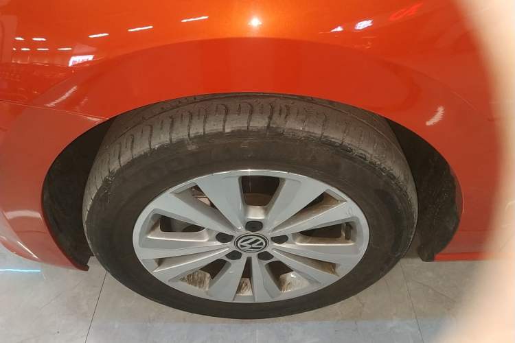 Used Volkswagen Golf Sportsvan 2018 230TSI Automatic Trend Edition Left Front Wheel Hub