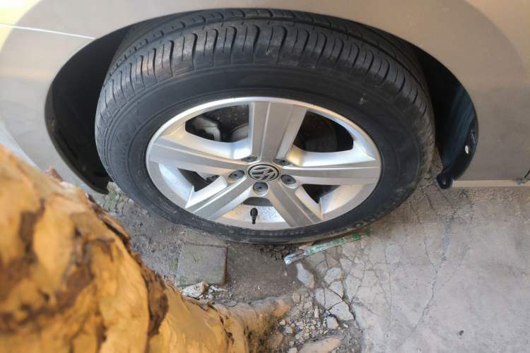 Used Volkswagen Golf Sportsvan 2018 1.6L Automatic Comfort Model Left Front Wheel Hub