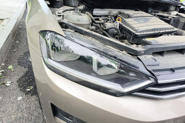 Used Volkswagen Golf Sportsvan 2018 1.6L Automatic Comfort Model Right Front Headlight