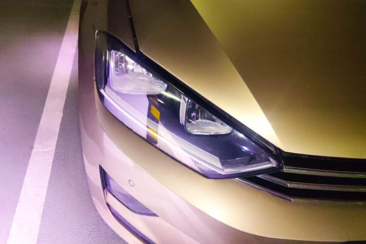 Used Volkswagen Golf Sportsvan 2018 230TSI Automatic Luxury Model Right Front Headlight