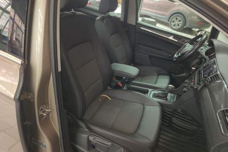 Used Volkswagen Golf Sportsvan 2018 230TSI Automatic Trend Edition Right Front Seat
