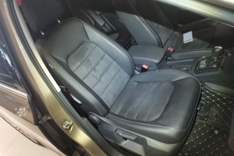 Used Volkswagen Golf Sportsvan 2018 230TSI Automatic Luxury Model Right Front Seat
