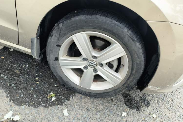 Used Volkswagen Golf Sportsvan 2018 1.6L Automatic Comfort Model Right Front Wheel Hub