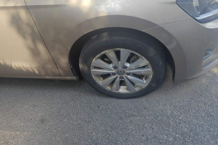 Used Volkswagen Golf Sportsvan 2018 230TSI Automatic Trend Edition Right Front Wheel Hub