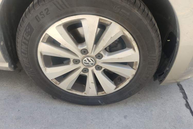 Used Volkswagen Golf Sportsvan 2018 230TSI Automatic Trend Edition Right Front Wheel Hub