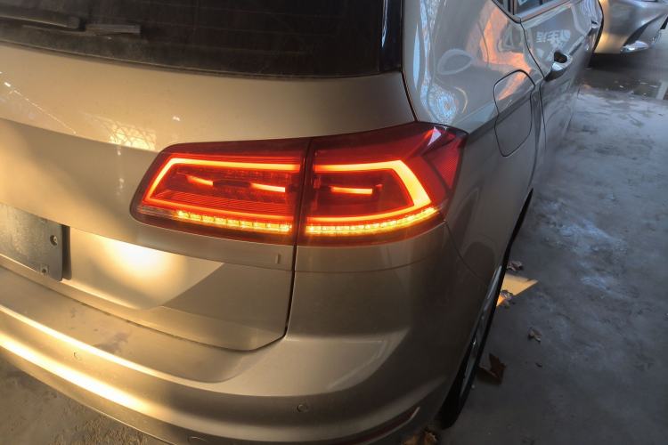 Used Volkswagen Golf Sportsvan 2018 1.6L Automatic Comfort Model Right Rear Taillight