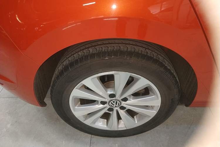 Used Volkswagen Golf Sportsvan 2018 230TSI Automatic Trend Edition Right Rear Wheel Hub