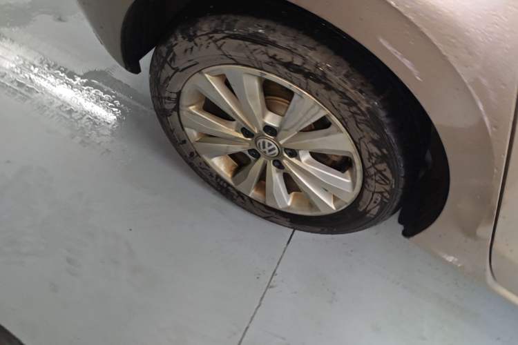 Used Volkswagen Golf Sportsvan 2018 230TSI Automatic Trend Edition Right Rear Wheel Hub