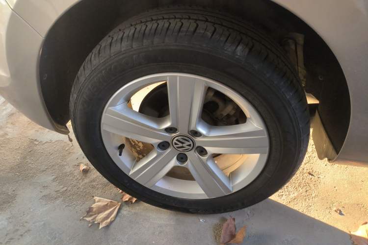 Used Volkswagen Golf Sportsvan 2018 1.6L Automatic Comfort Model Right Rear Wheel Hub