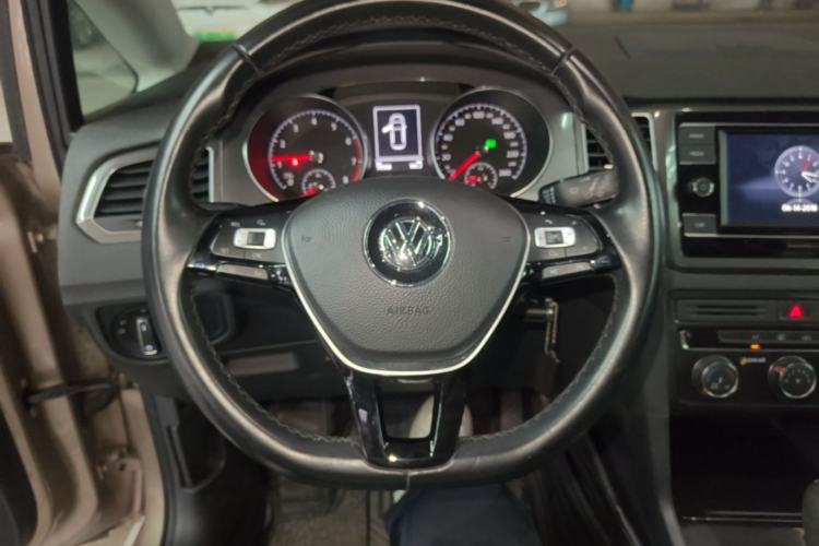 Used Volkswagen Golf Sportsvan 2018 230TSI Automatic Trend Edition Steering Wheel