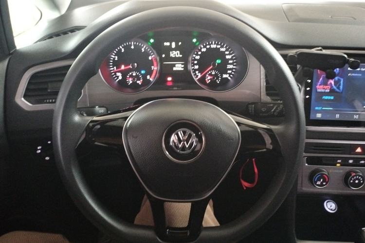 Used Volkswagen Golf Sportsvan 2018 1.6L Automatic Comfort Model Steering Wheel