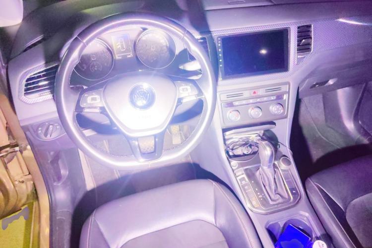 Used Volkswagen Golf Sportsvan 2018 230TSI Automatic Luxury Model Steering Wheel