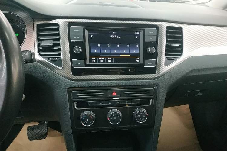 Used Volkswagen Golf Sportsvan 2019 280TSI Automatic Trendy Model China VI Standard Audio And AC Panel