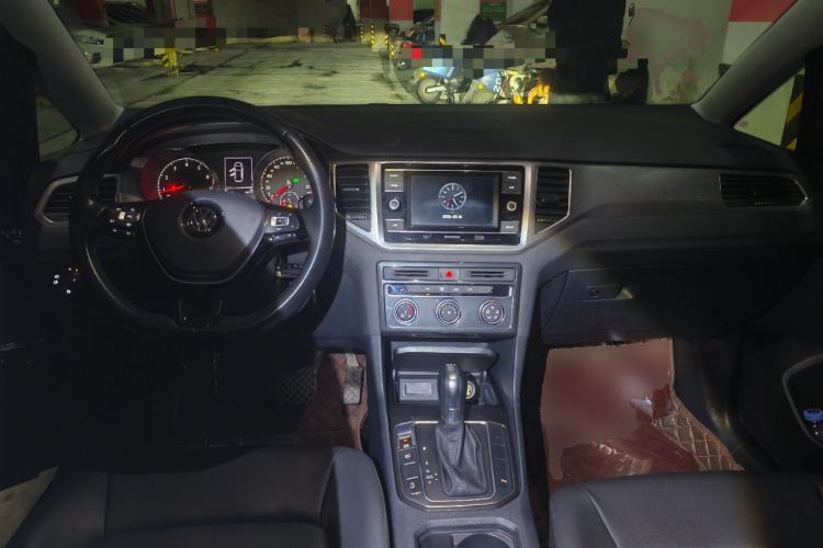 Used Volkswagen Golf Sportsvan 2019 280TSI Automatic Trendy Model China VI Standard Center Console