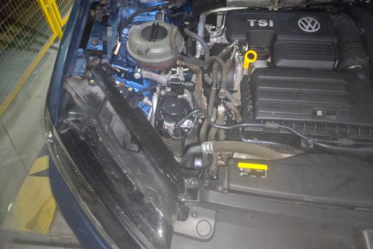 Used Volkswagen Golf Sportsvan 2019 280TSI Automatic Trendy Model China VI Standard Engine Bay Right