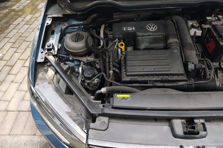Used Volkswagen Golf Sportsvan 2019 280TSI Automatic Trendy Model China VI Standard Engine Bay Right
