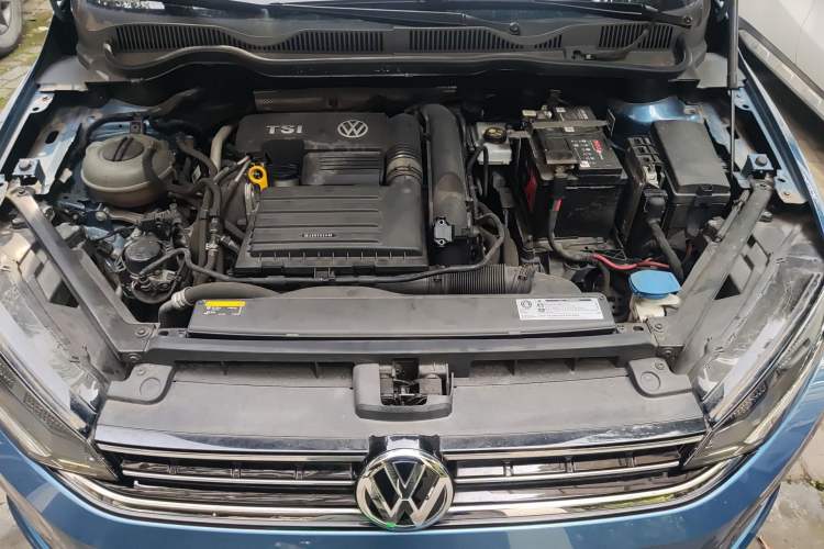 Used Volkswagen Golf Sportsvan 2019 280TSI Automatic Trendy Model China VI Standard Engine Bay